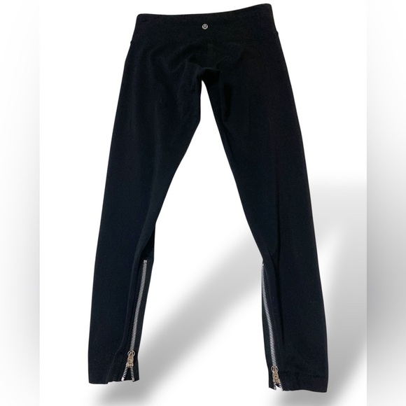 LULULEMON Black Knit Hi Rise Leggings 9”Silver Detail Pull tab Zipper Size 6 EUC - Picture 2 of 9
